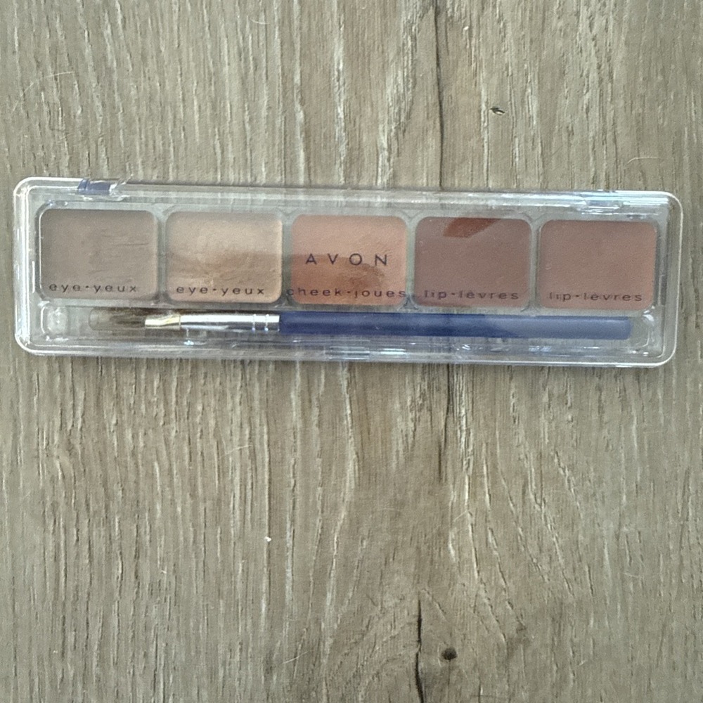 Avon Custom Face Palette Beiges & Browns 2 - Eye, 1 - Blush, 2 - Lip, 1 -‎ Brush